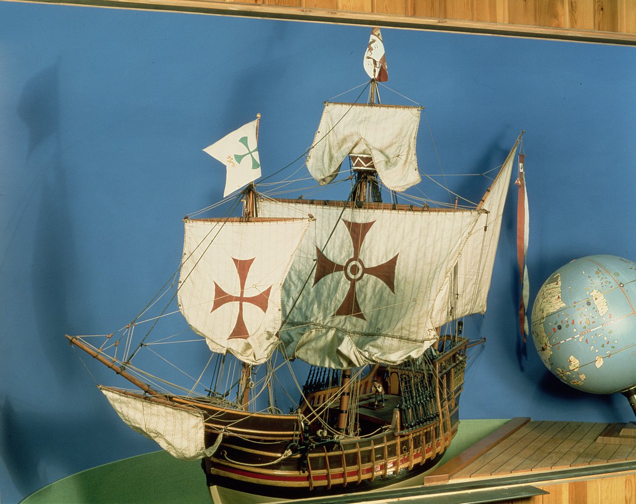 A Santa Maria (fa) 1:20 méretarányú kötélzett modellje (lásd még: 260972) alkotó: English School English School