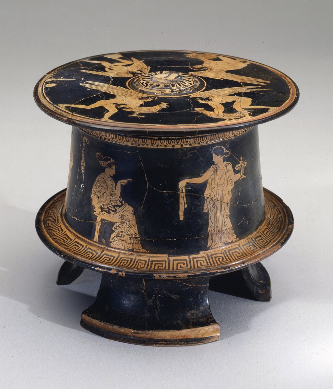 Piros figura pyxis, padlás, Kr.e. 430 körül (cserép) alkotó: Eretria Painter Eretria Painter