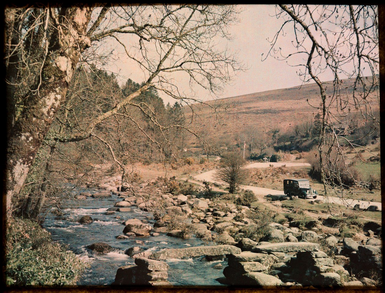 Clapper Bridge, Dartmeet, Widecombe in the Moor, Teignbridge, Devon, Egyesült Királyság alkotó: Eric Maybank