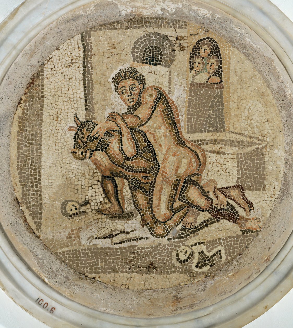 Thészeusz harcol a minotaurusszal, Tondo alkotó: Erich Lessing