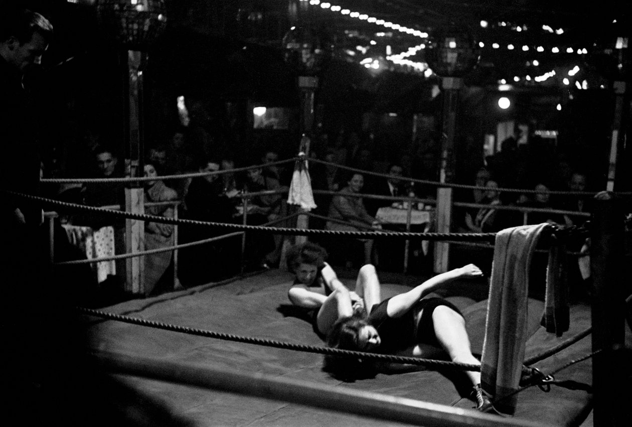 Női birkózás a " Jungmuehle ", Hamburg, Németország alkotó: Erich Lessing