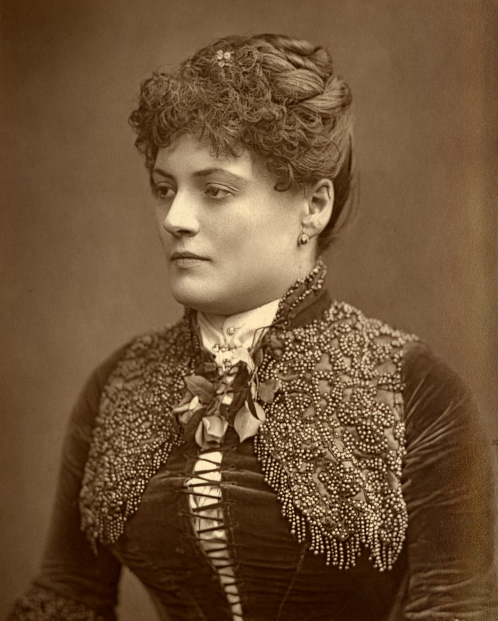Sophie Eyre brit színésznő, 1887. alkotó: Ernest Barraud