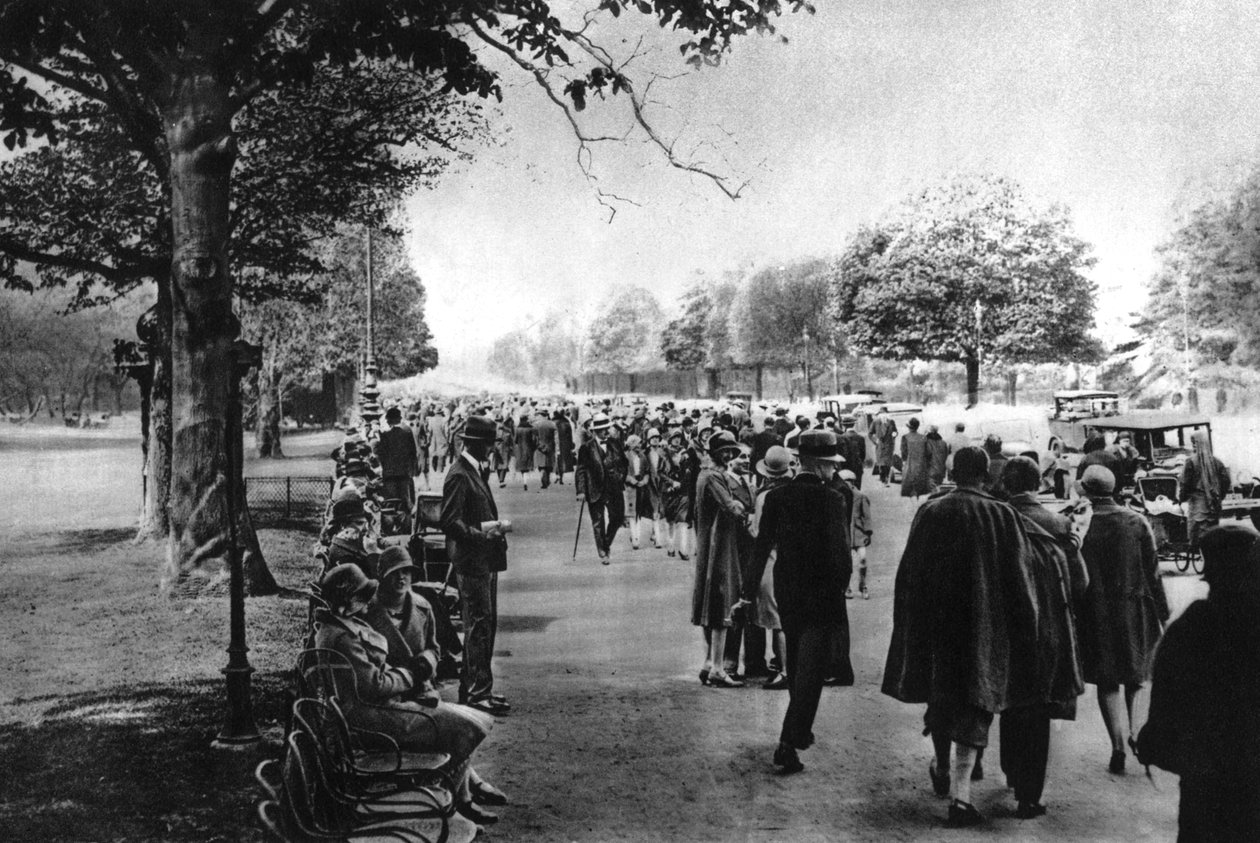 Az Etoile-tól a Bois de Boulogne-ig vezető Foch sugárút, Párizs, 1931 alkotó: Ernest Flammarion
