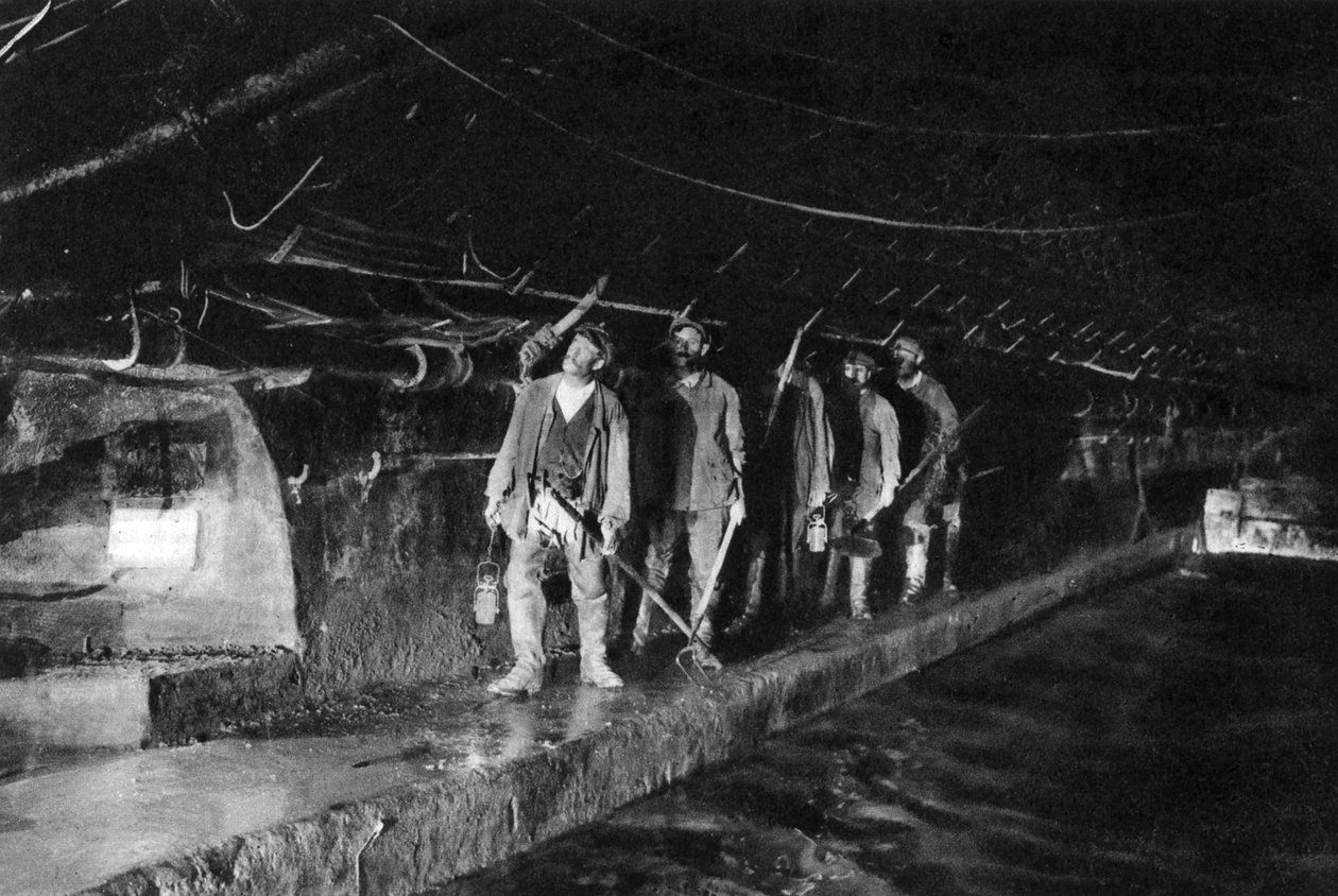 Csatornatisztítók a főcsatornában, Párizs, 1931 alkotó: Ernest Flammarion