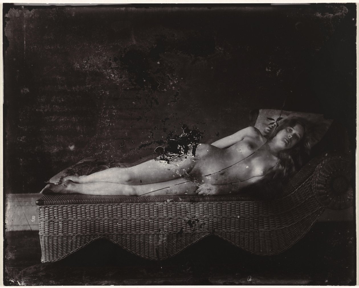 Női akt egy heverőn Lány a fonott heverőn, New Orleans (cím a tárgyon) alkotó: Ernest James Bellocq