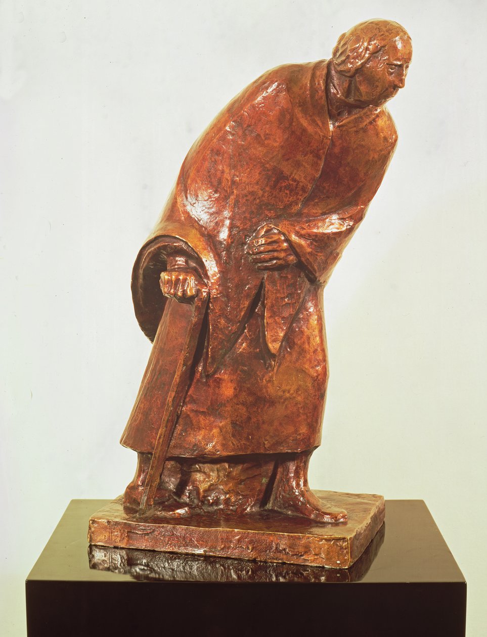 Öregasszony sétapálcával, 1913 (bronz) alkotó: Ernst Barlach