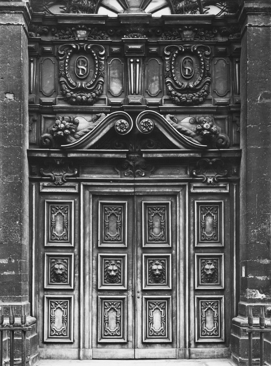 Kilátás a párizsi Saint-Paul-Saint-Louis templom homlokzatára, a fő portálra, 1627-41 alkotó: Etienne and Derand, F. Martellange