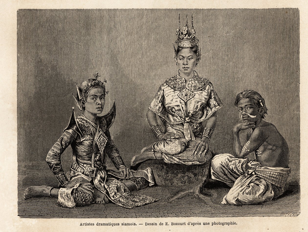 Sziámi drámaművészek, E.Bocour rajza Henri Mouhot 1858-tól 1861-ig tartó sziámi, kambodzsai és laoszi utazásának illusztrálására. Metszet a „” Le tour du monde”-ban, szerkesztette Edouard Charton alkotó: Etienne Gabriel Bocourt