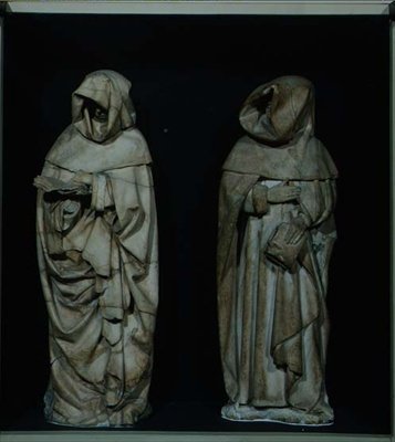 Két gyászoló a Bourges-i katedrálisban található Berry herceg sírjából alkotó: Etienne and Mosselmann Paul (fl.1467) Bobillet
