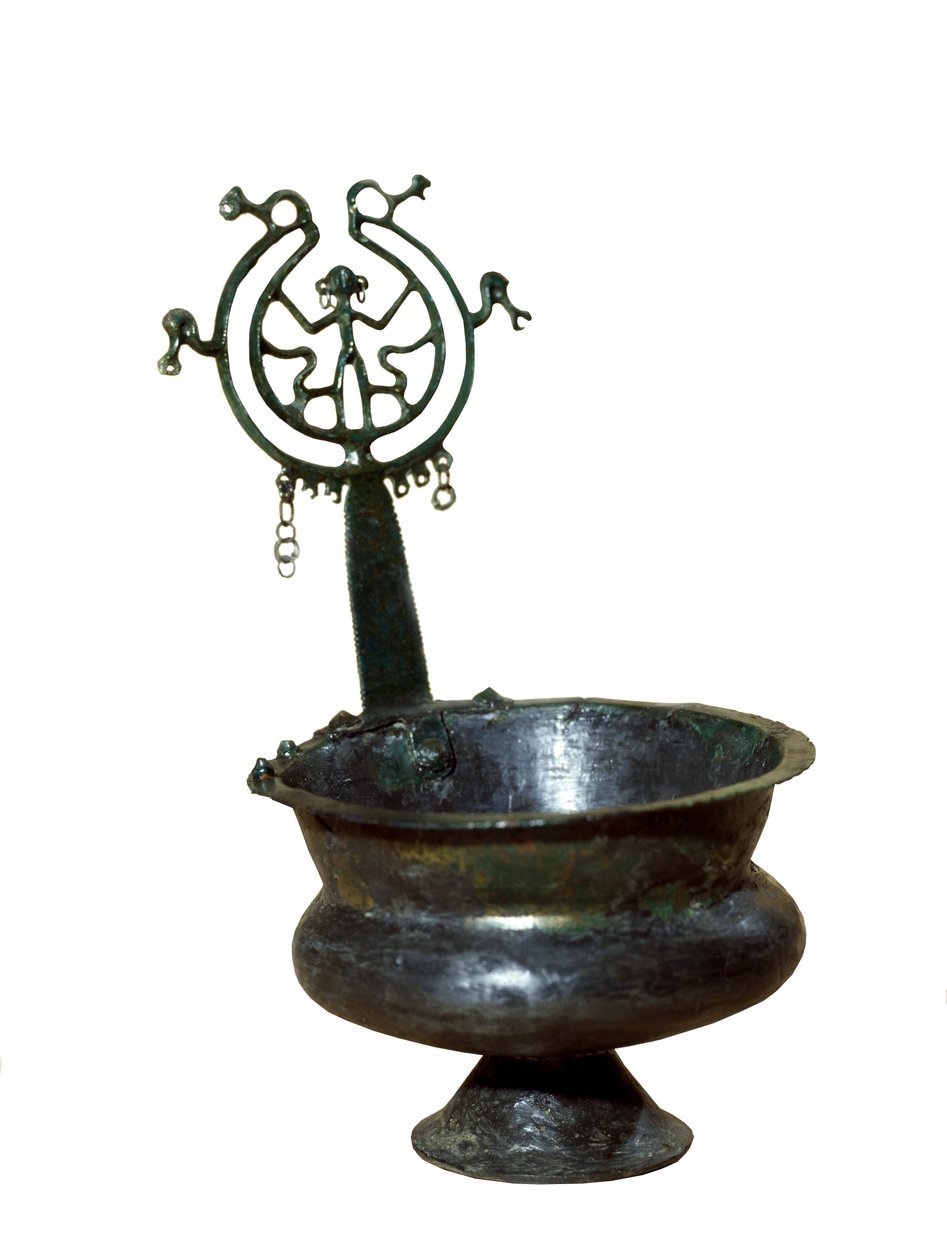 Csésze dekoratív fogantyúval és emberfigurával (bronz) alkotó: Etruscan