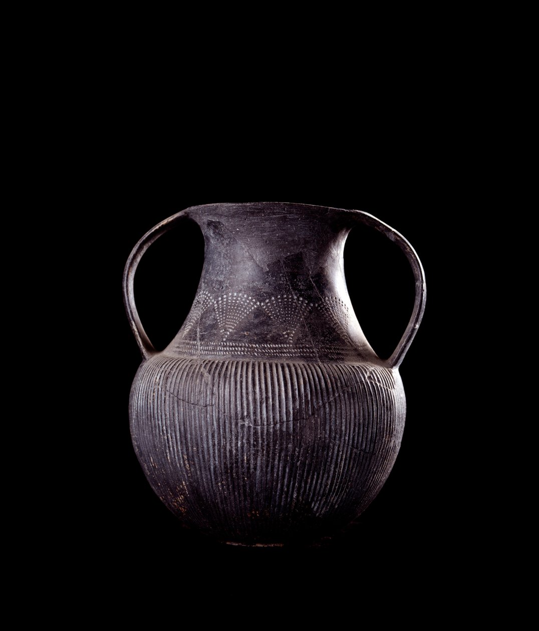 Etruszk civilizáció: fekete bucchero amphora, Veio-ból, Monte Michele nekropolisza, Olaszország - Kr.e. 7. század alkotó: Etruscan