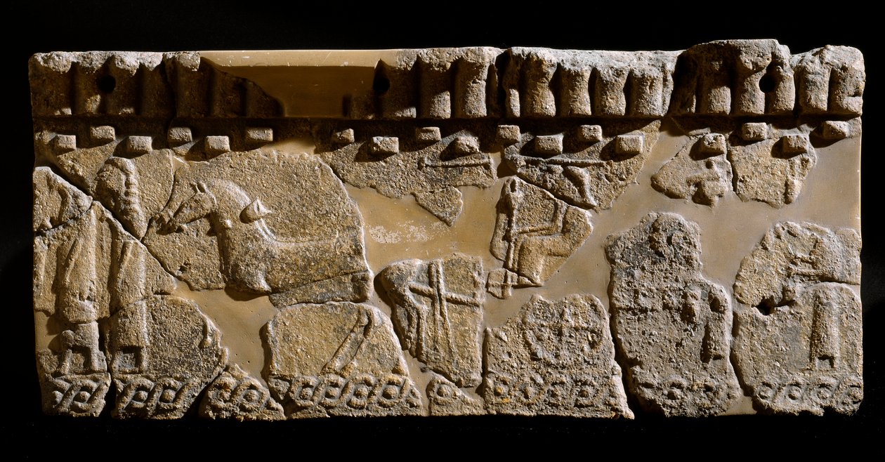 Etruszk civilizáció: egy kortezs terrakotta fríz-dekorációja. Kr.e. 6. század. A 2. Murlo-palotából. Homályos. 24x39 cm Murlo, Antiquarium Comunale alkotó: Etruscan