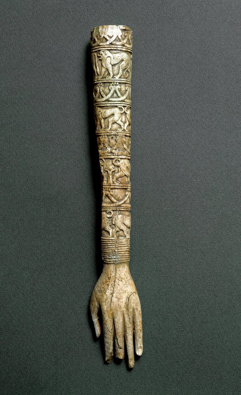 Etruszk antikvitás: elefántcsont flabellum (liturgikus legyező) elülső karja vagy fogantyúja. A prenestei (Palestrina) Barberini sírból. Kr.e. 7. század. Róma, a Villa Giulia Nemzeti Múzeuma alkotó: Etruscan