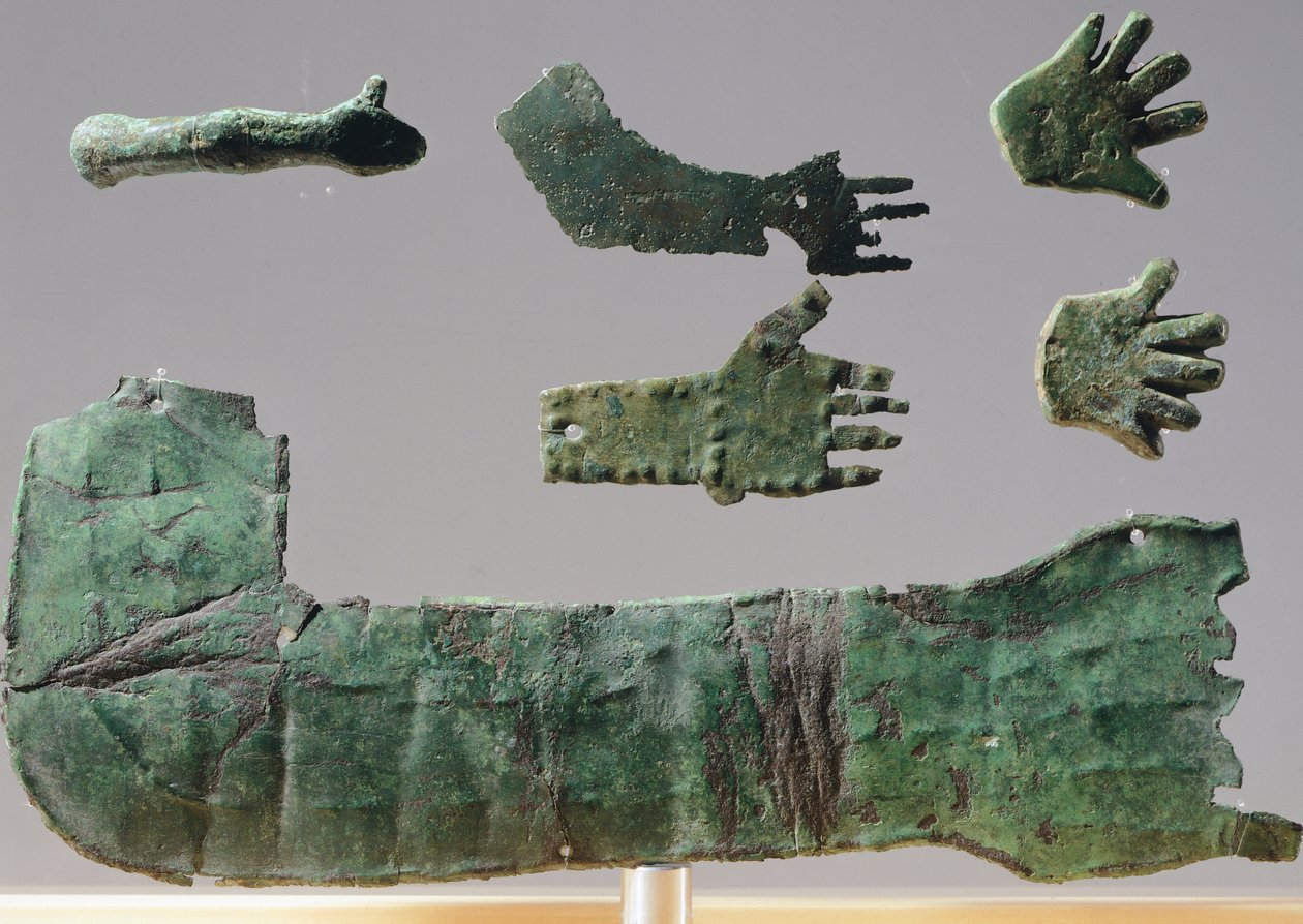 Ex-voto bronzlemezben, amely a felső végtagokat ábrázolja. Leletek a Reithia Este (Velence) szentély tárgyaiból. Az etruszk civilizáció, Kr. e. 5-4. alkotó: Etruscan