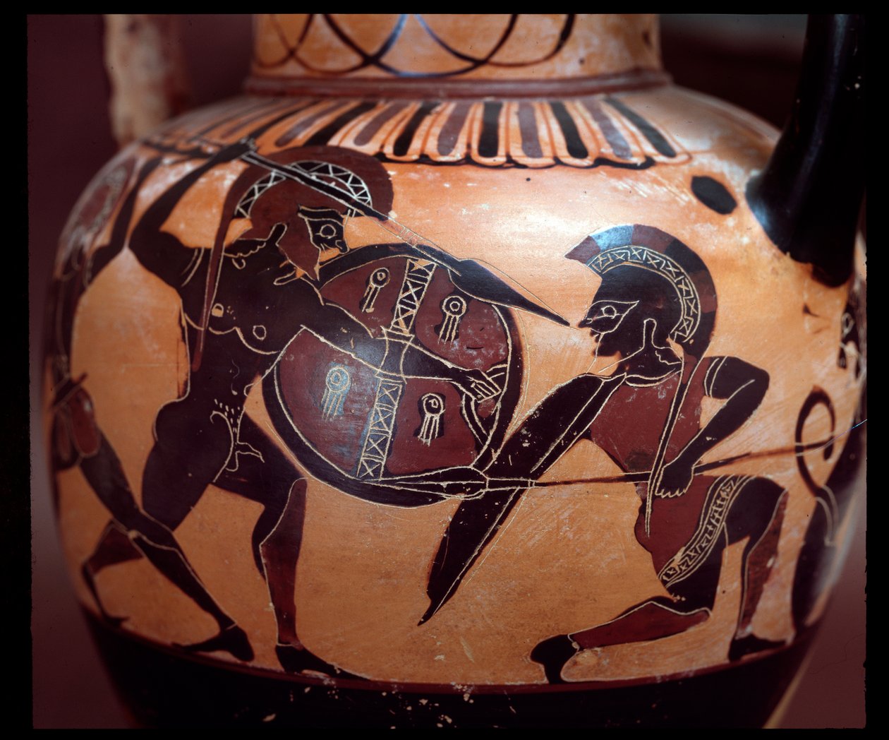 Terrakotta amfora két katona párbajának ábrázolásával, ie 520-500 alkotó: Etruscan