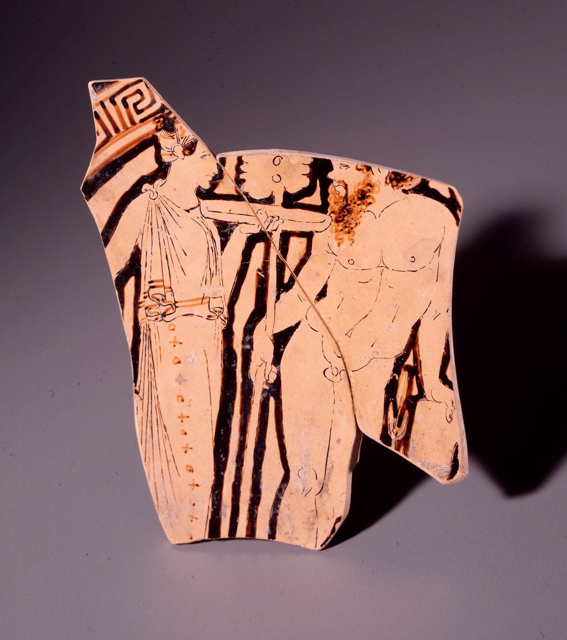 A maenádot és egy szatírt ábrázoló kylix terrakotta töredéke, ie 350 alkotó: Etruscan