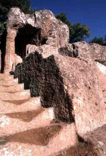 A nekropolisz maradványai (fotó) alkotó: Etruscan Etruscan