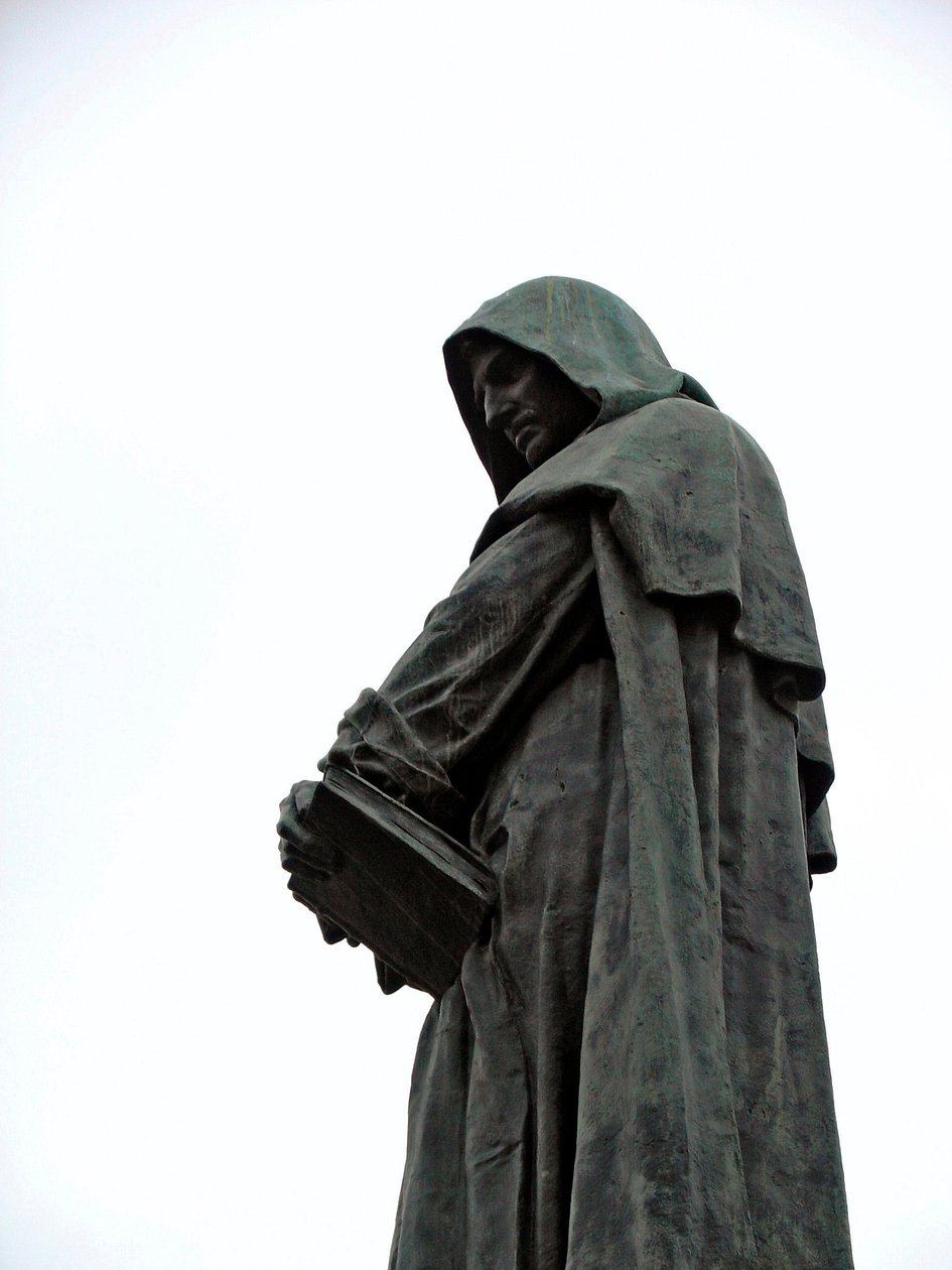 Emlékmű Giordano Bruno (1548-1600) domonkos filozófusnak és testvérének. Ettore Ferrari szobra (1845-1929) 1889 Campo dei Fiori, Róma alkotó: Ettore Ferrari
