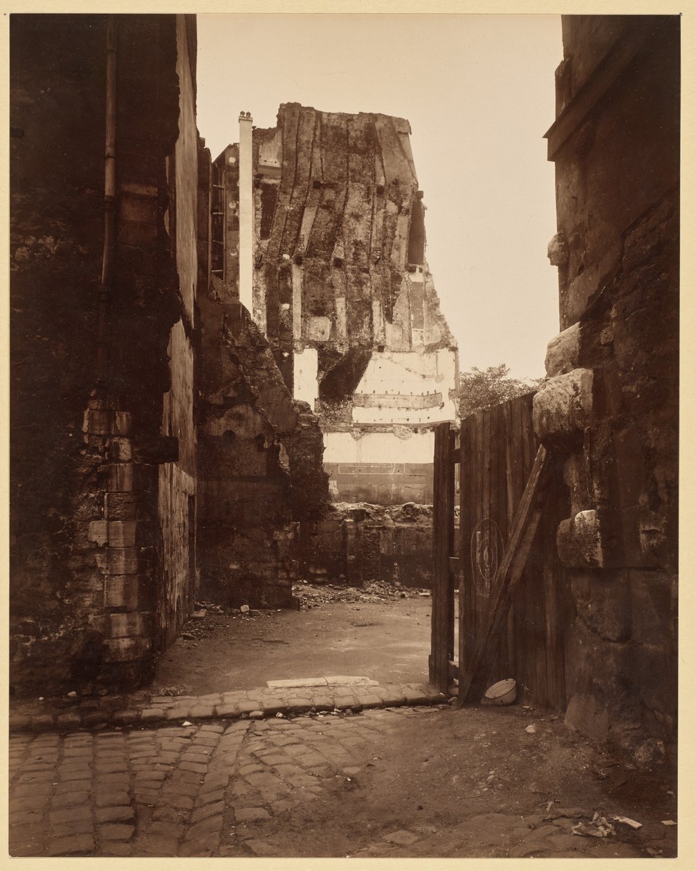 Utcasarok a temetőnél, Saint-Benoît alkotó: Eugène Atget