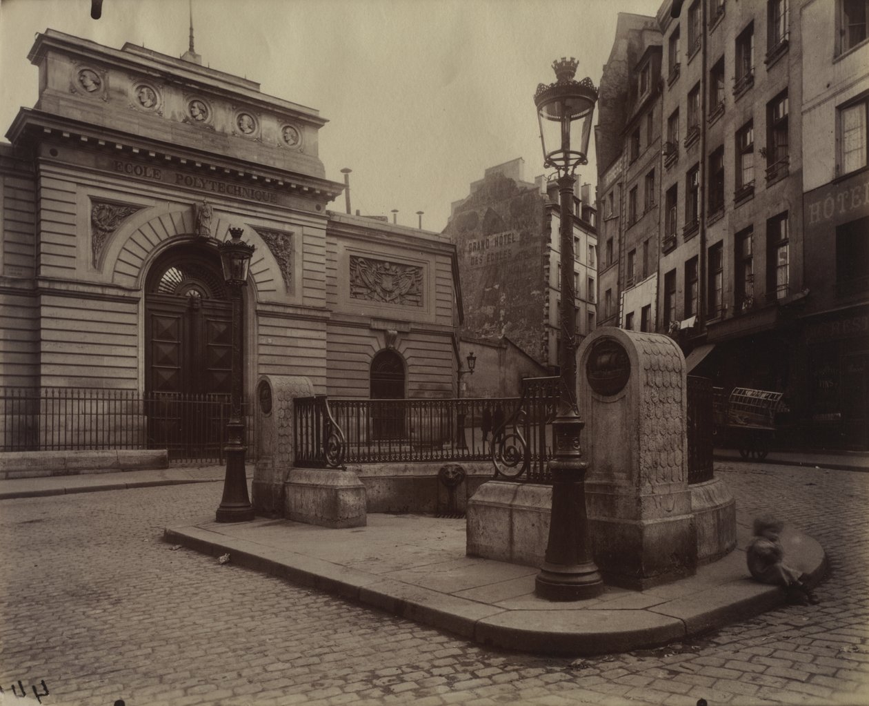 Az Ecole Polytechnique szökőkútja alkotó: Eugène Atget