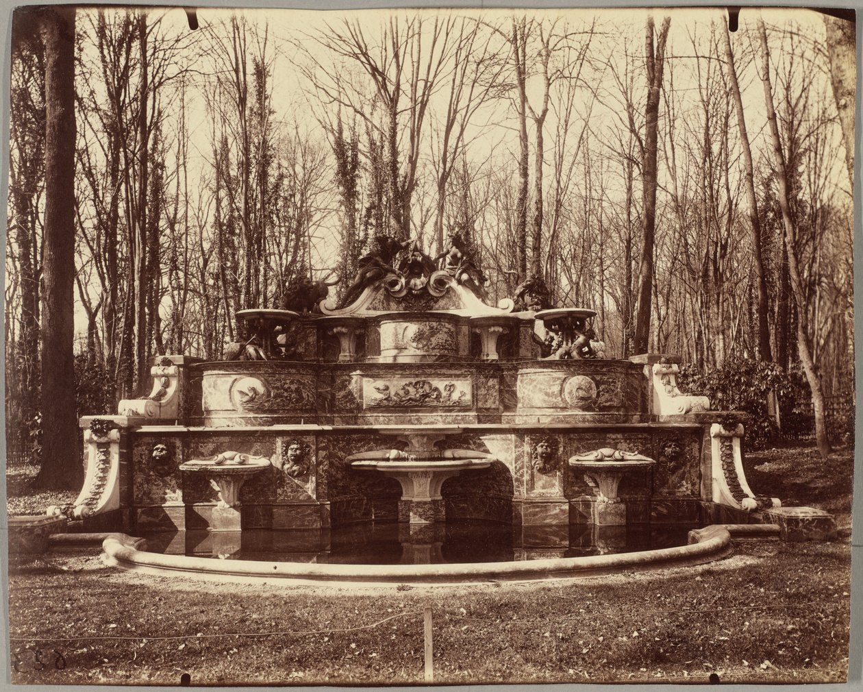 Grand Trianon, Mansart tálalószekrénye alkotó: Eugène Atget