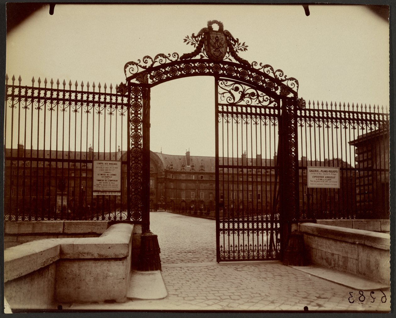 Rács, Invalides (rácsmű, Hôtel des Invalides, Párizs) alkotó: Eugène Atget
