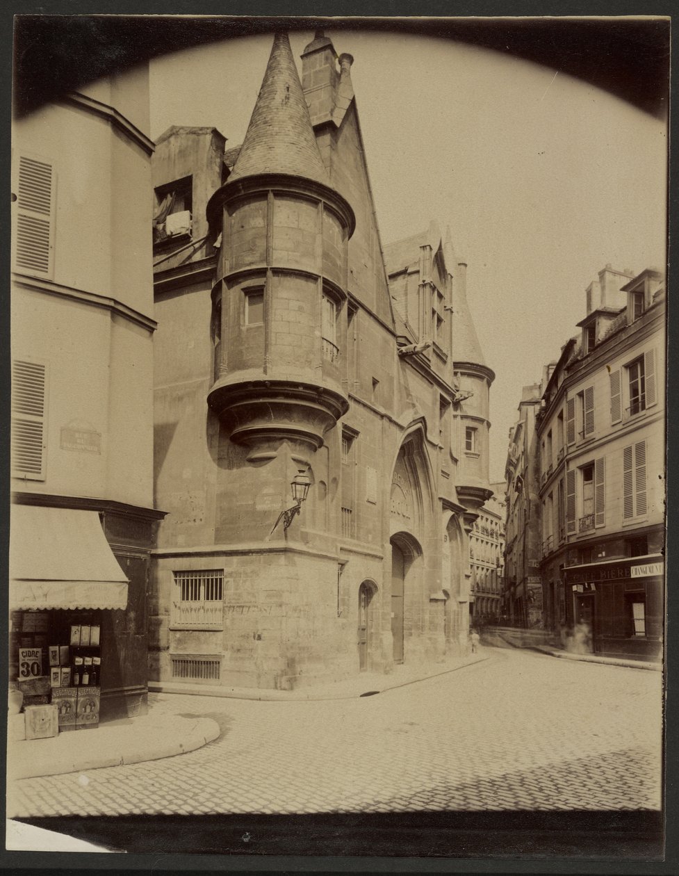 [Hôtel de Sens, jelenleg Bibliothèque Forney] [rue du Riguier, 4. kerület] alkotó: Eugène Atget