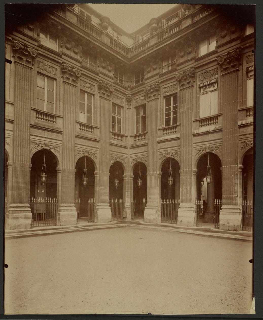 Palais-Royal alkotó: Eugène Atget