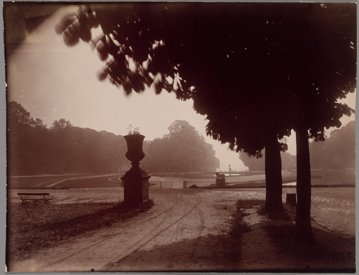 Saint-Cloud alkotó: Eugène Atget