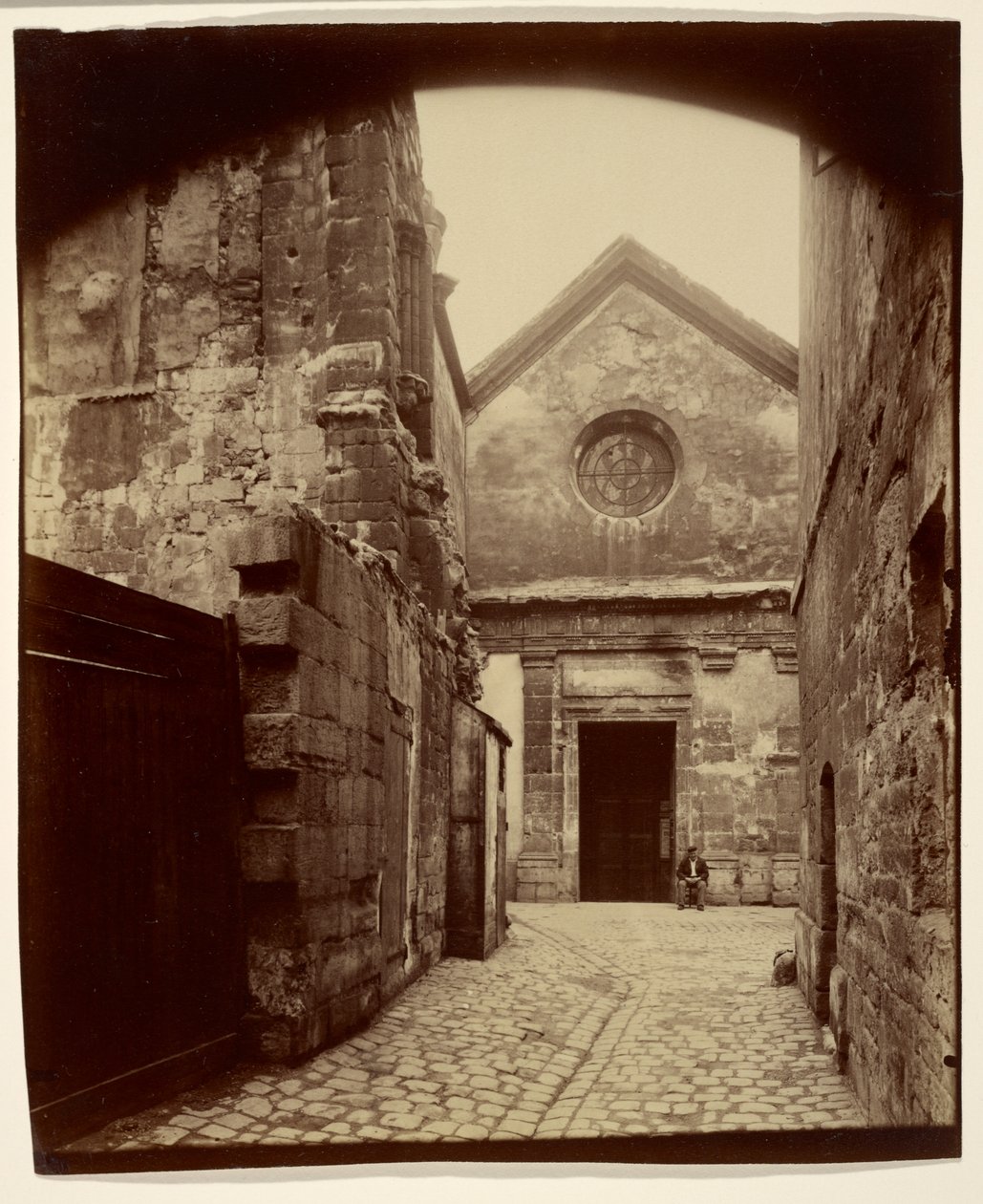 A Saint-Julien-le-Pauvre kapuja alkotó: Eugène Atget