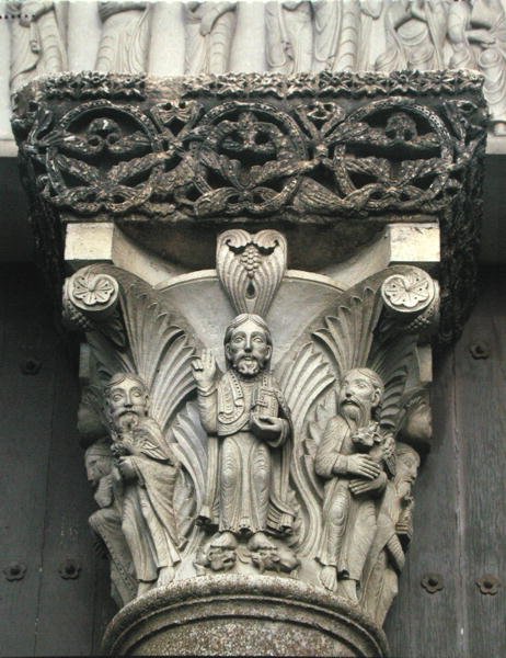 Krisztusi áldással ellátott oszlopfő a homlokzat nyugati portájáról, 1840-61 alkotó: Eugene Emmanuel Viollet le Duc