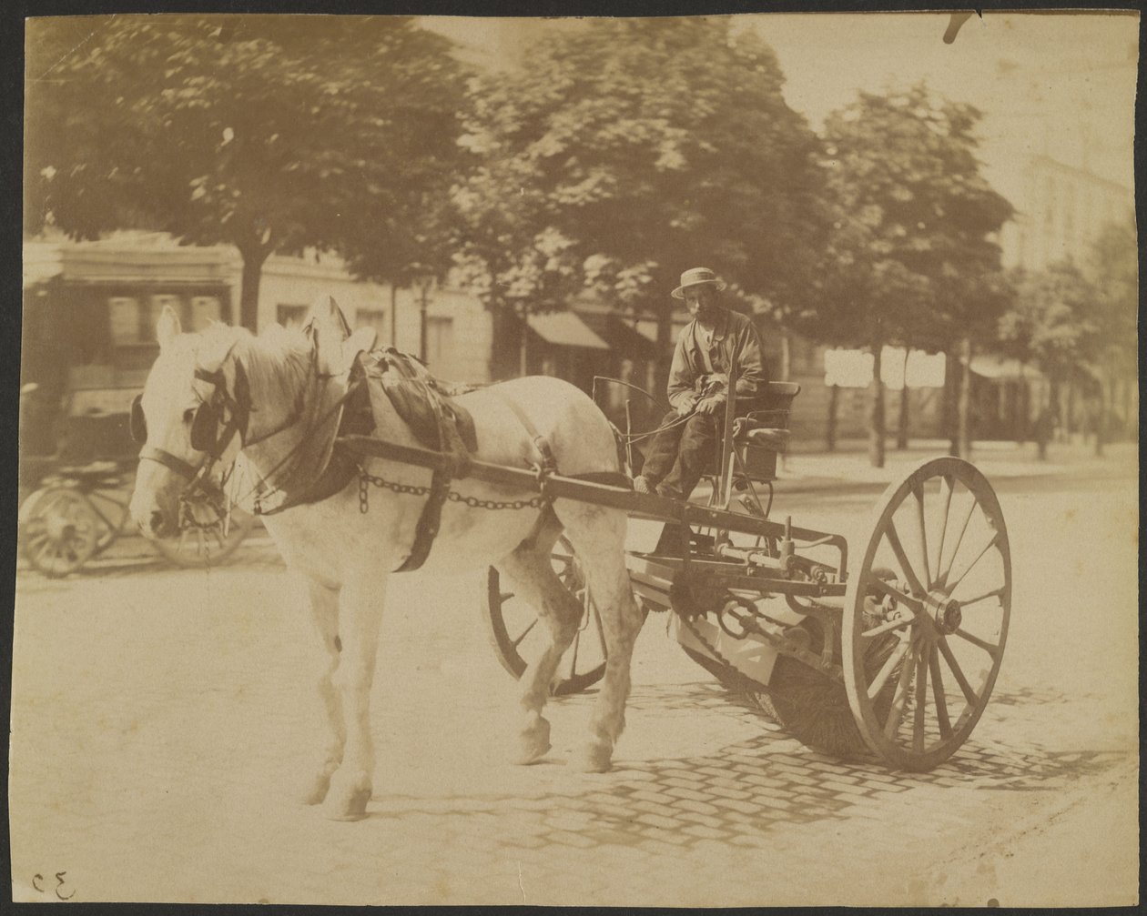 [Lóvontatású seprőgép] alkotó: Eugène Atget