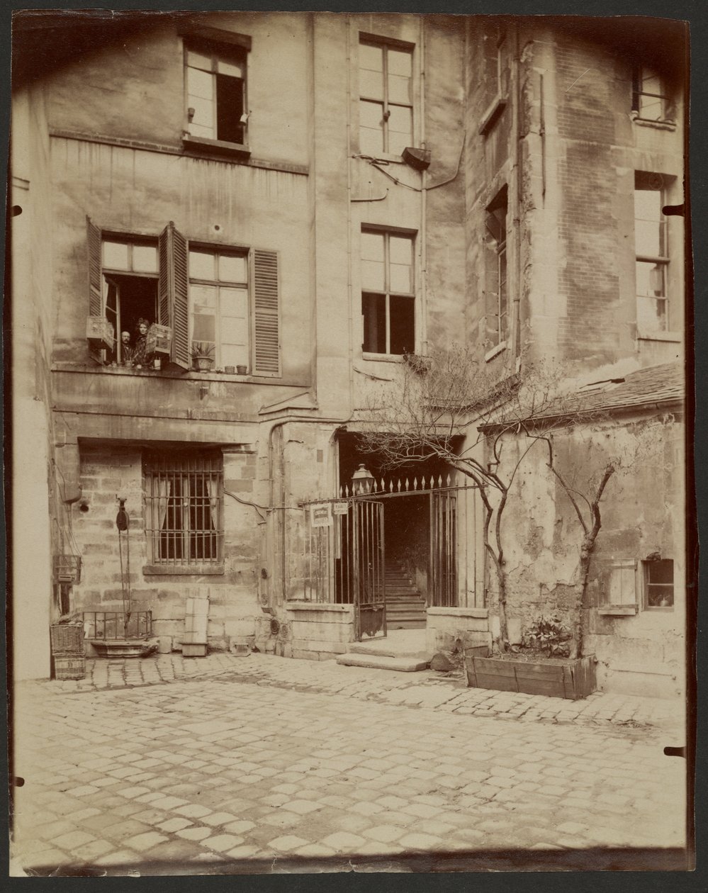 Roueni udvar alkotó: Eugène Atget