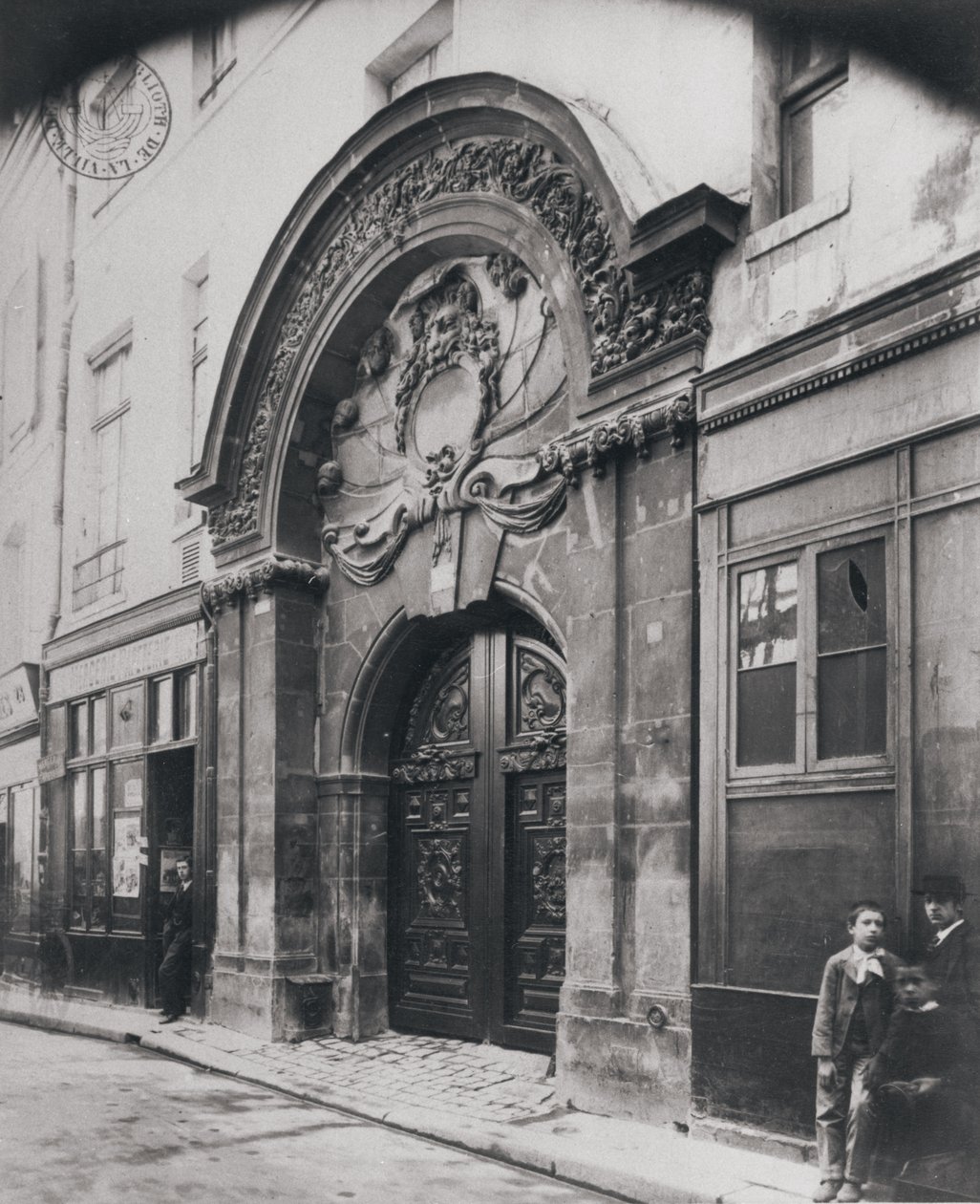 Hotel Chalons Luxembourg, Rue Geoffroy LAsnier, 4th Arrondissement, 1898 alkotó: Eugène Atget