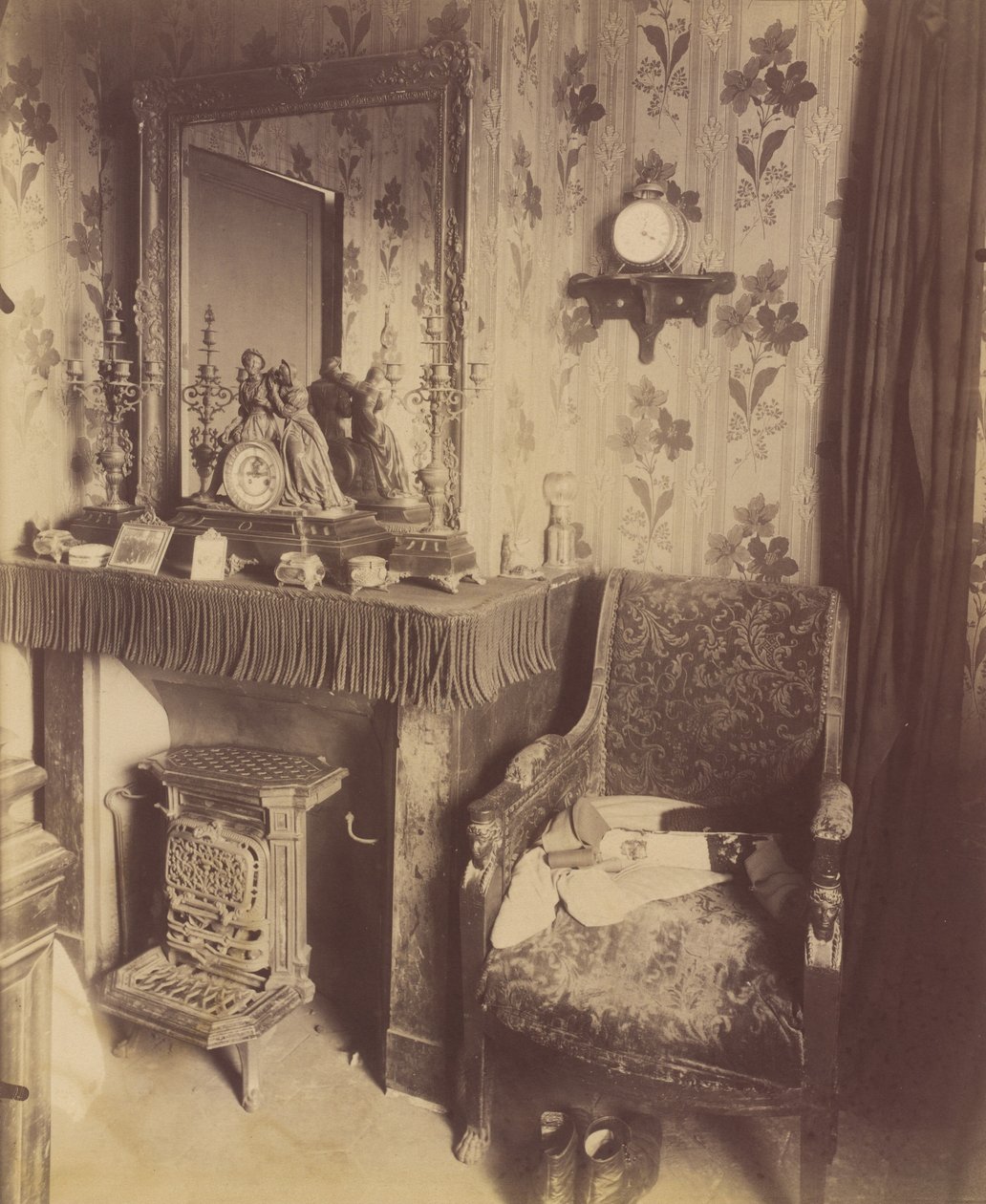 Egy munkásosztály otthonának belseje, rue de Romainville alkotó: Eugène Atget