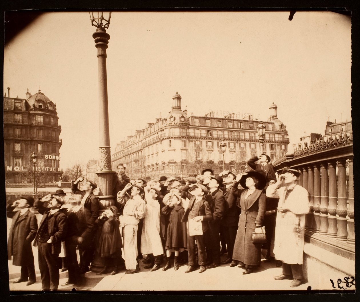 Napfogyatkozás, 1912. április alkotó: Eugène Atget