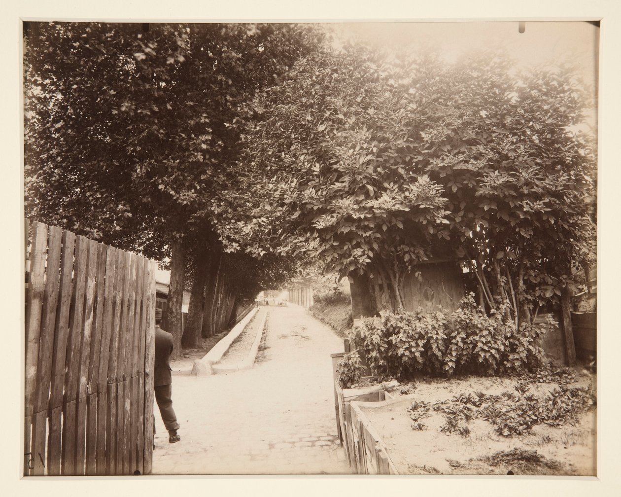 Hajnal, Alsó-Meudon-kapu alkotó: Eugène Atget