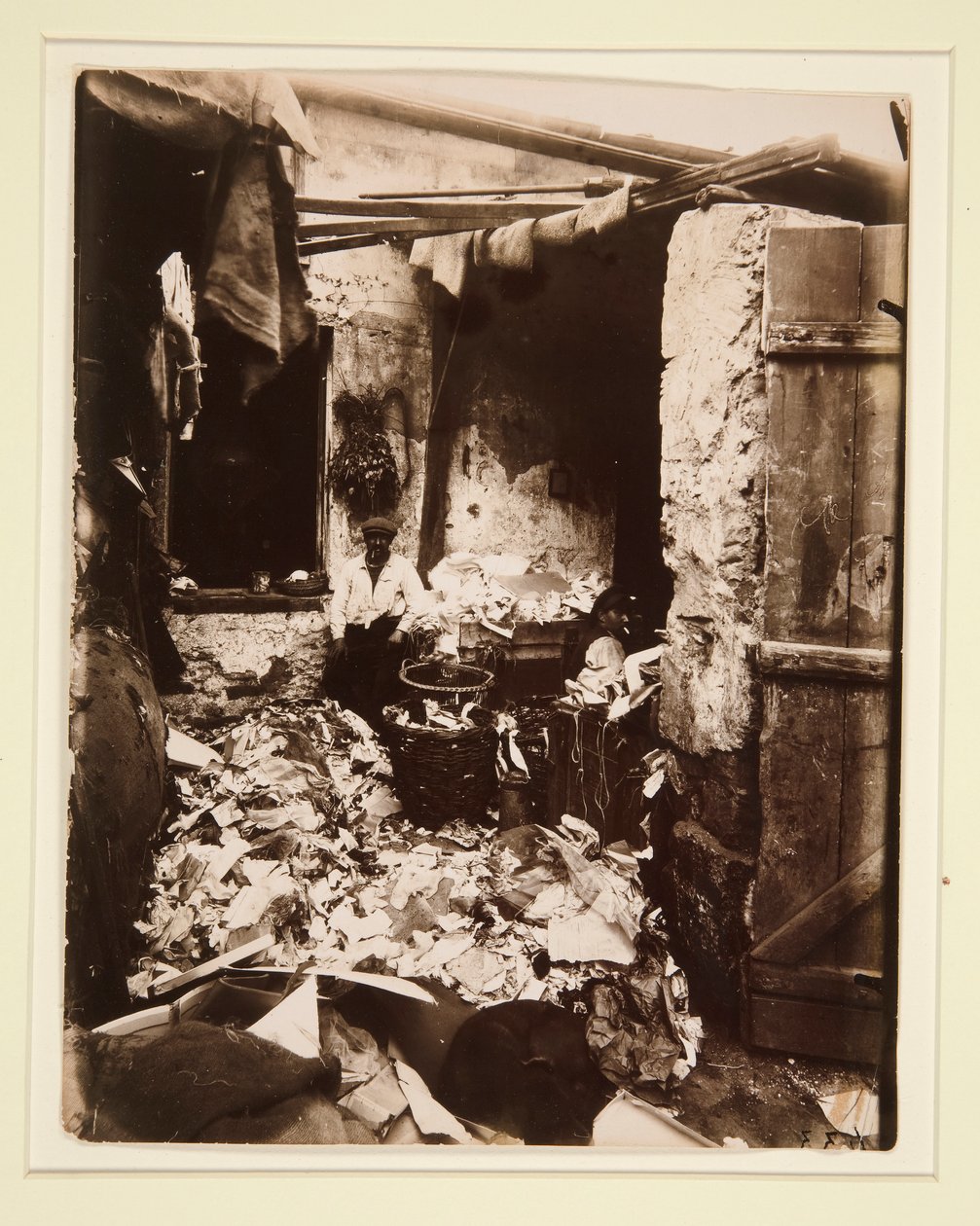 Ajtaja alkotó: Eugène Atget