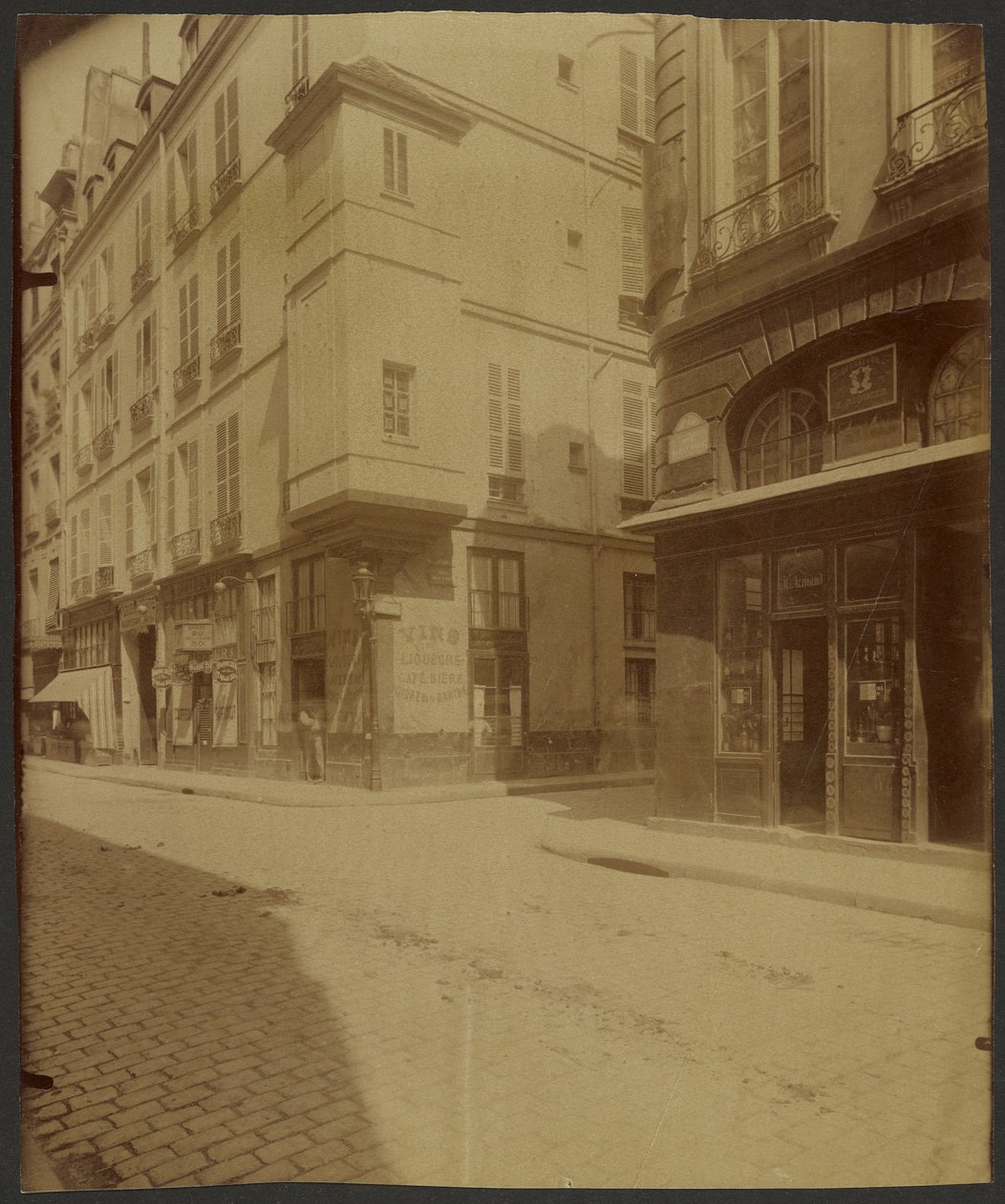 Toronyház a rue Saint Paulon.  Állítólag III. Henrik orvosának, Botalnak a rendelője volt. alkotó: Eugène Atget
