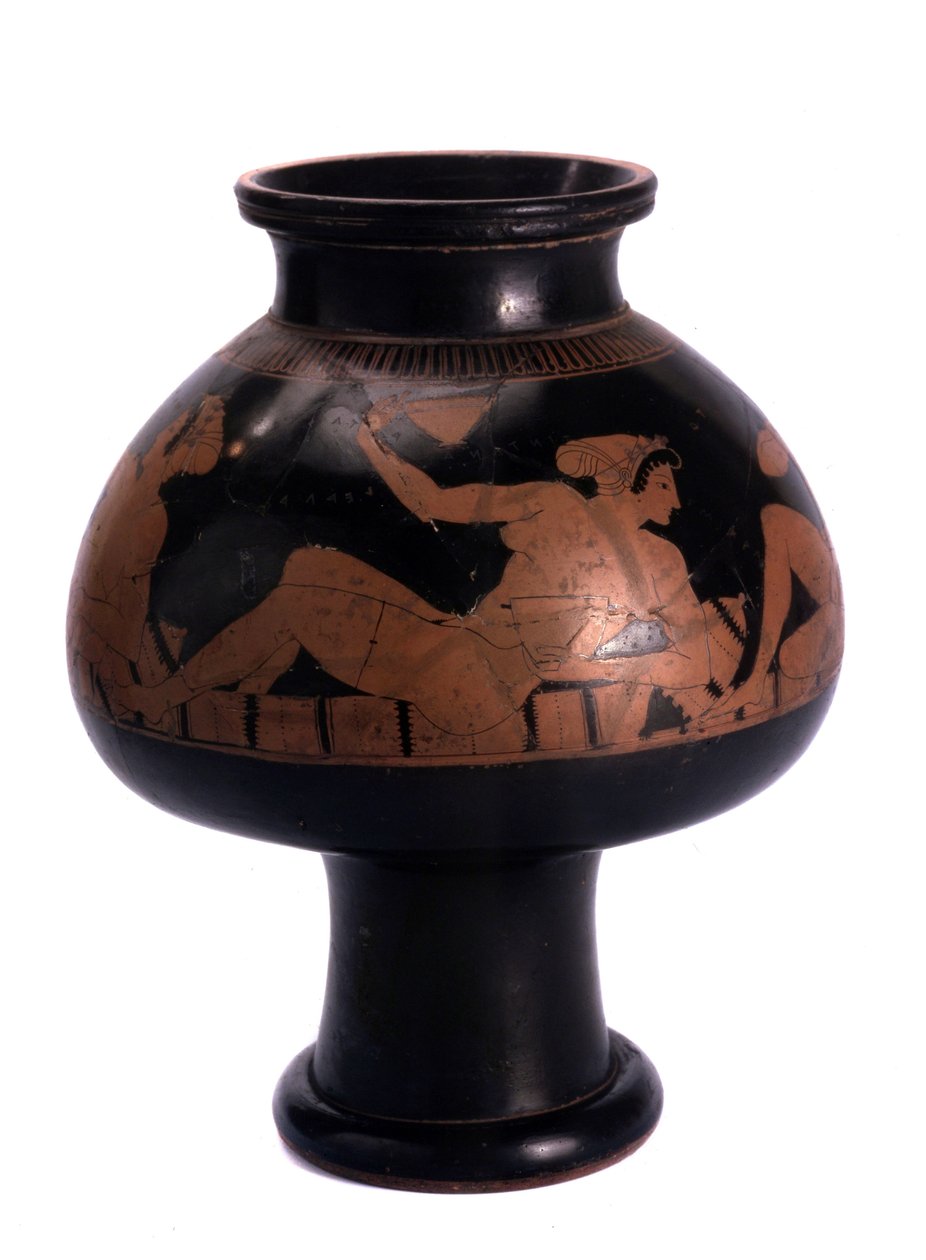 Tetőtéri vörös alakos váza szimpózium jelenettel, Kr.e. 505-500 KERÁMIA alkotó: Euphronios