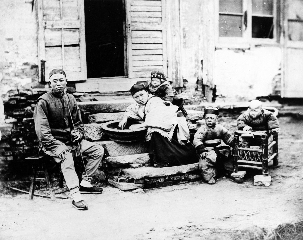 Egy kínai családi jelenet, 1870 körül alkotó: European Photographer