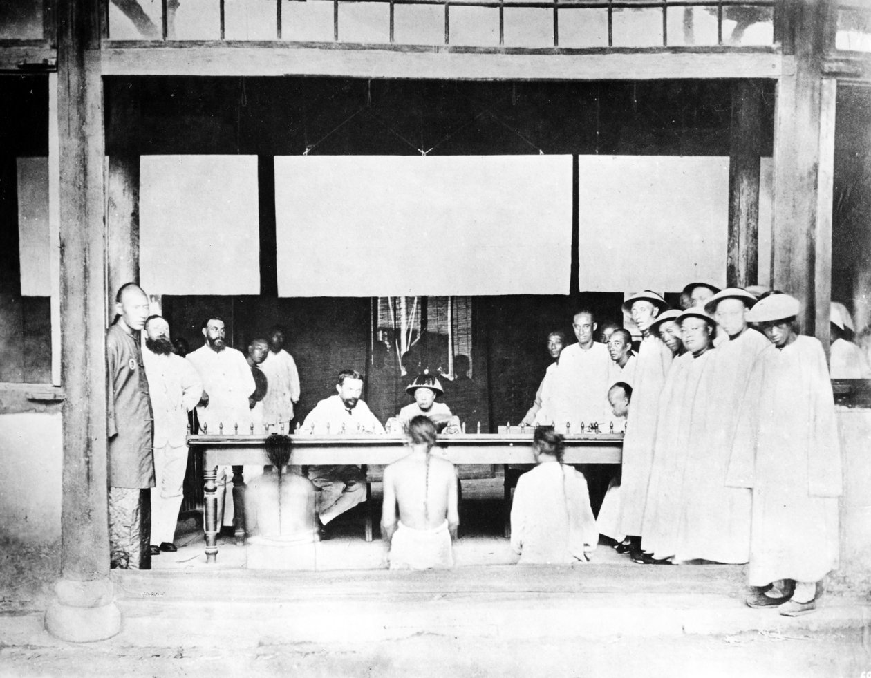 Kínai Ítélőtábla, 1880-90 körül alkotó: European Photographer