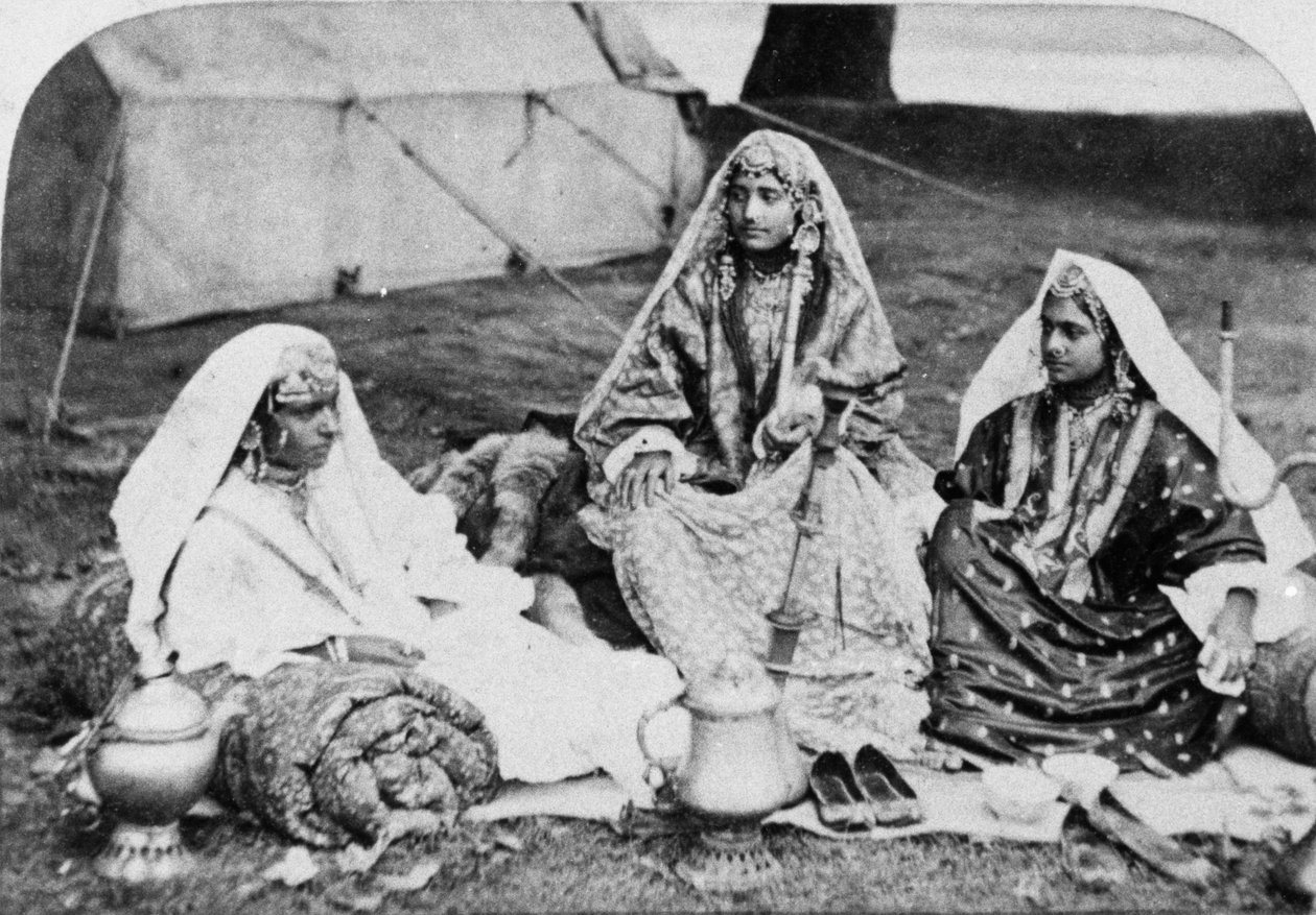 Kashmiri Nautch Girls, 1860 körül alkotó: European Photographer