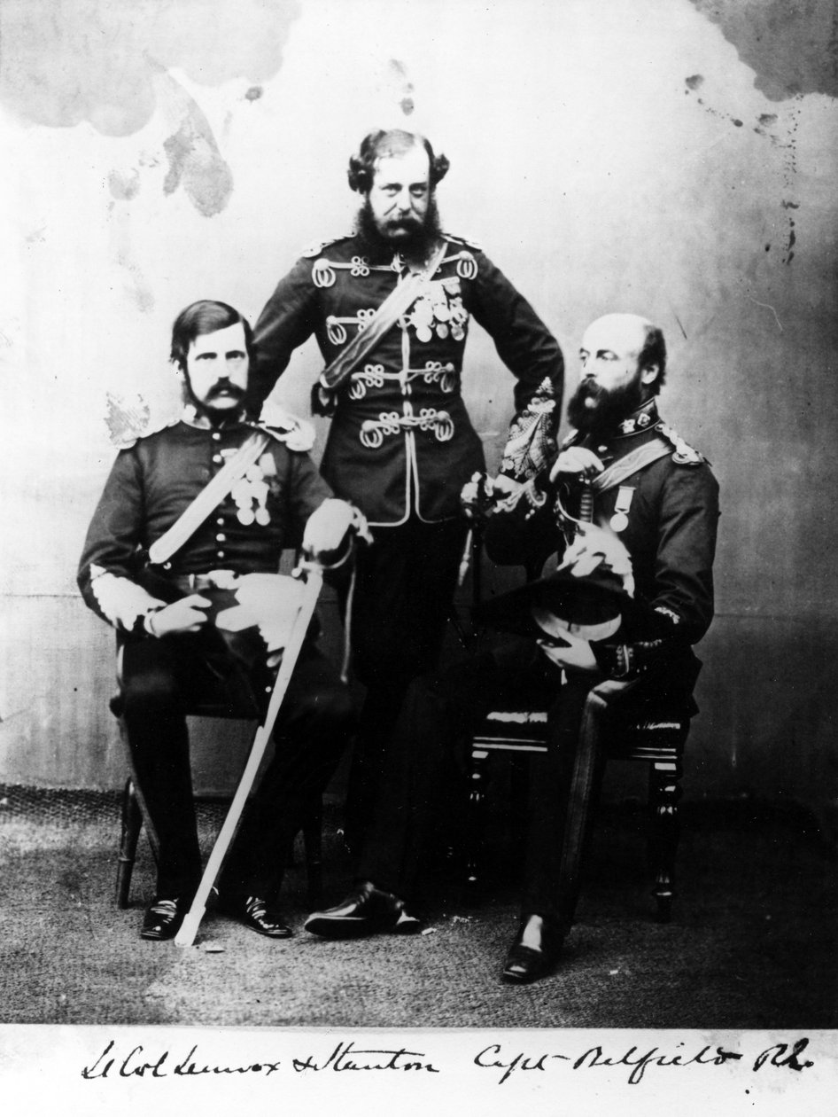 Lennox és Stanton alezredes és Belfield R.E. kapitány, 1860 körül alkotó: European Photographer