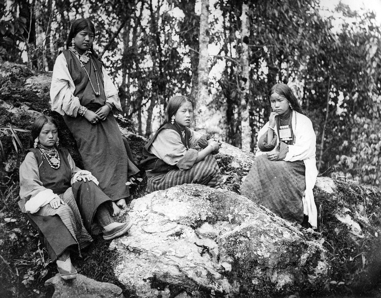 Himalájai nők, C19. vége alkotó: European Photographer
