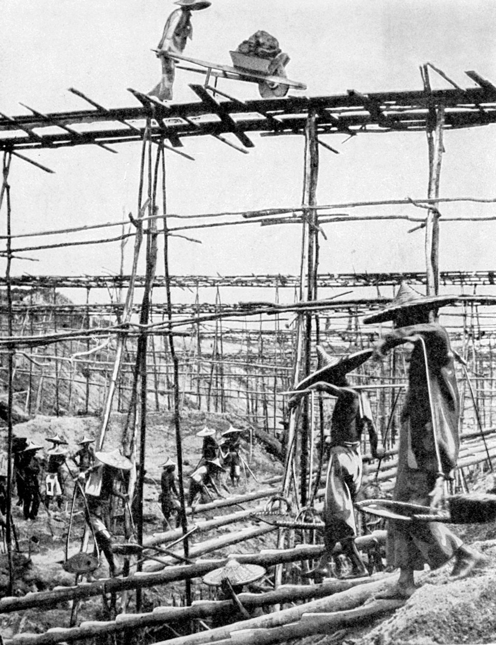 Primitív módszerek a világ leggazdagabb bádogkerületében, Taiping, Kína, 1936. alkotó: Ewing Galloway