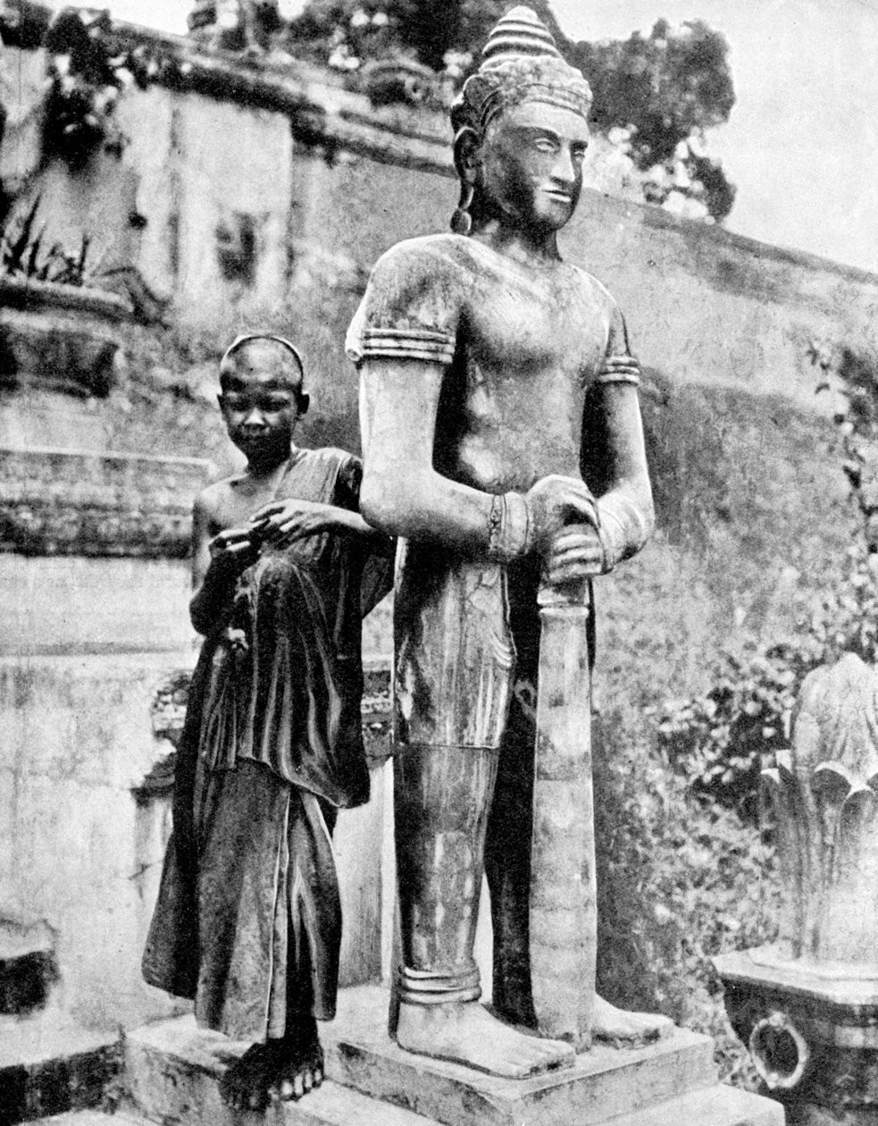 A nagy Buddha fiatalos híve, 1936. alkotó: Ewing Galloway