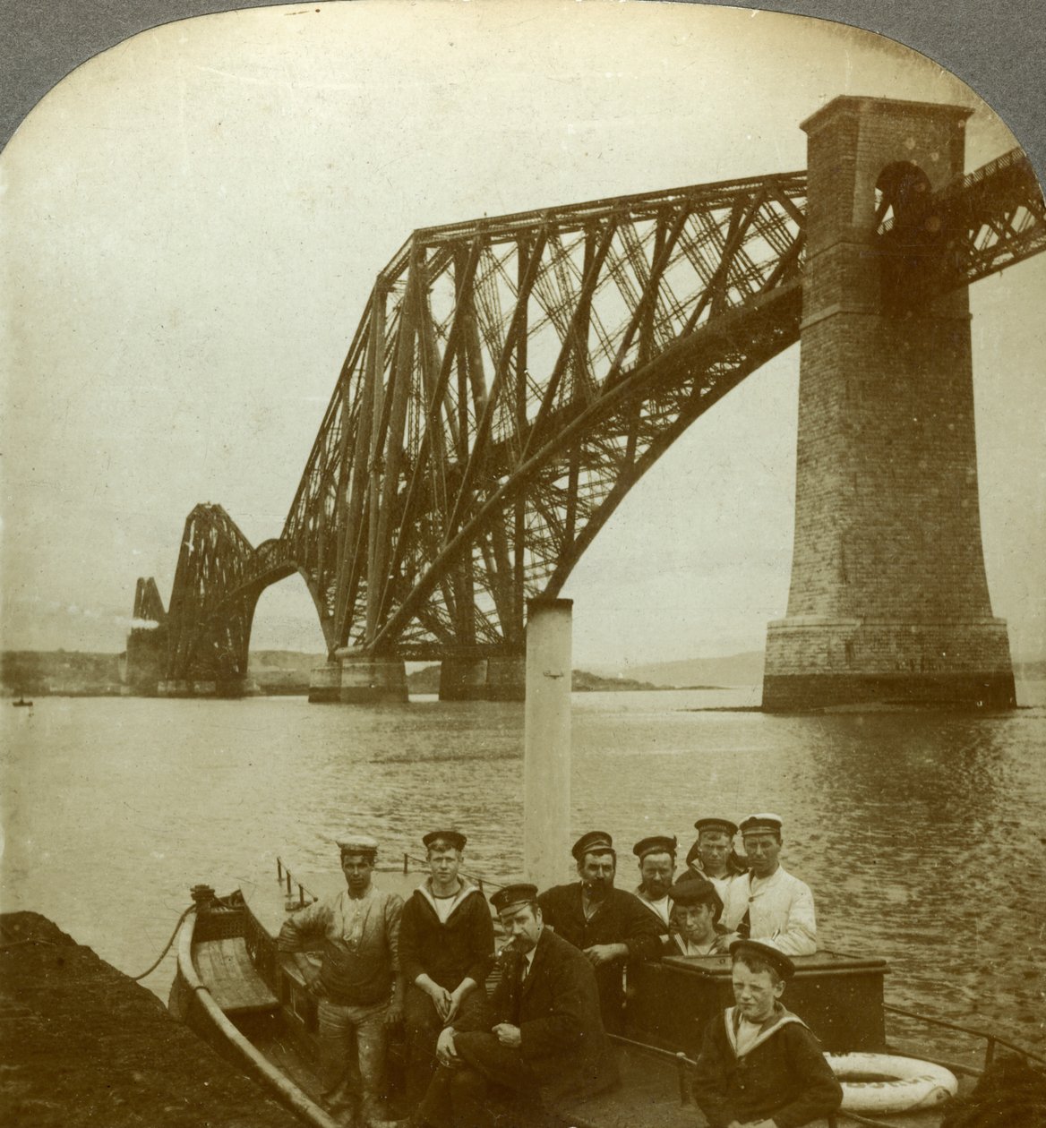 A Forth híd, Skócia. alkotó: Excelsior Stereoscopic Tours