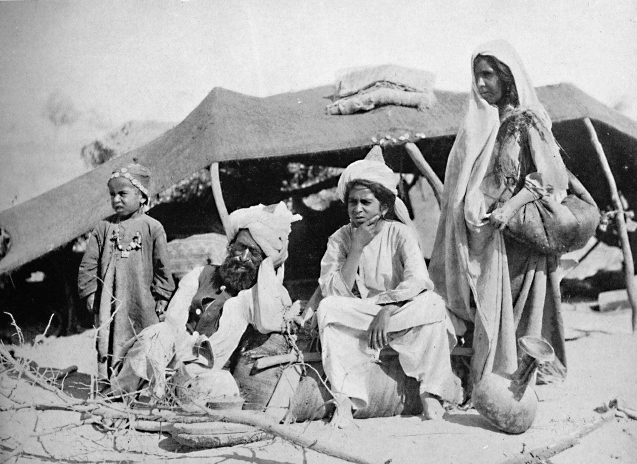 Brahui nomádok három generációja, Kelet-Beludzsisztán, 1902 alkotó: F. Bremner