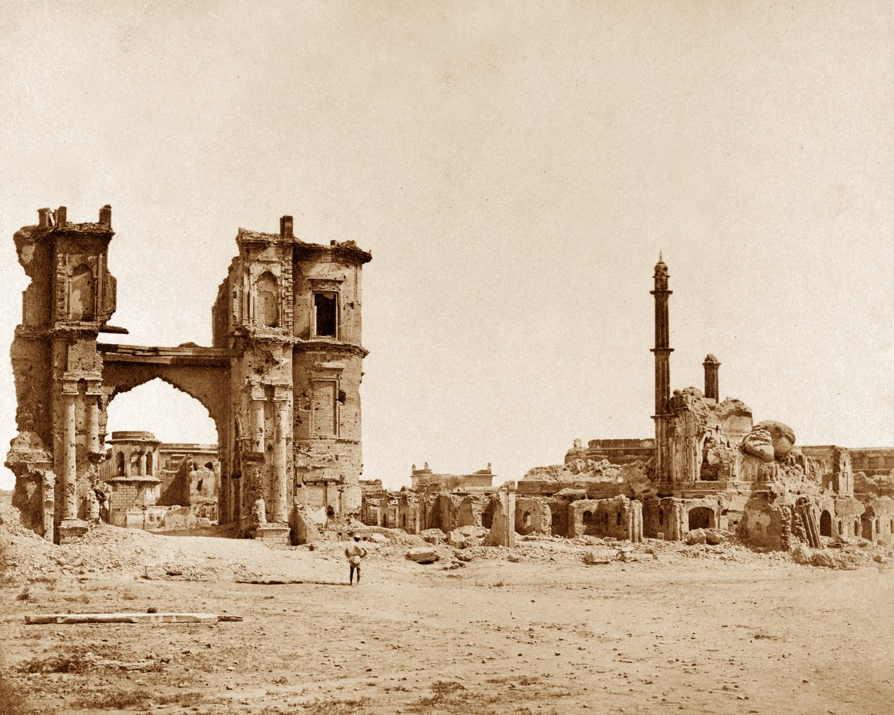 Óratorony a Bailee Guard Gate előtt, Lucknow alkotó: Felice Beato